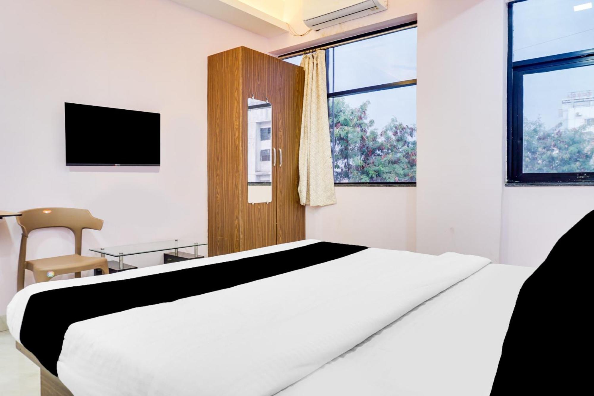 Super Collection O Chandan Nagar Kharadi Formerly Kharadi Inn Pune Exteriör bild